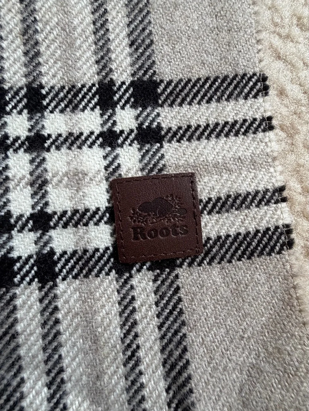 Roots Plaid scarf with fringe